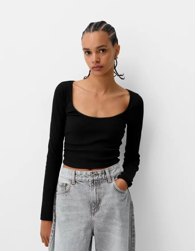 Long sleeve T-shirt with gathered sides Long sleeve T-shirt with gathered sides