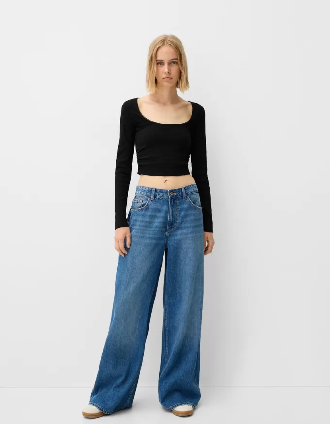 Long sleeve T-shirt with gathered sides