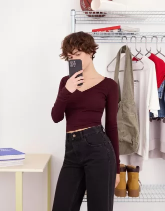 Long sleeve V-neck T-shirt