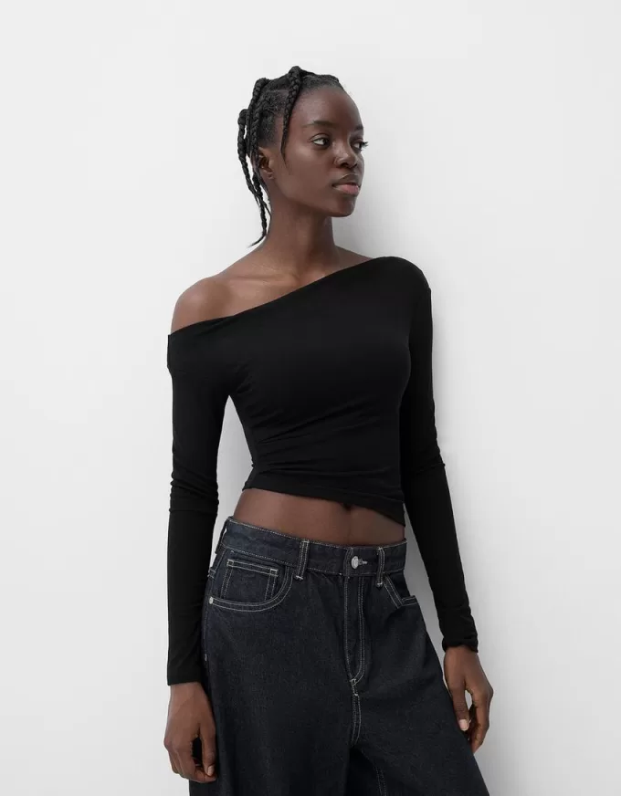 Long sleeve asymmetric T-shirt Long sleeve asymmetric T-shirt