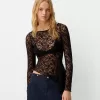 Long sleeve blonde lace top Long sleeve blonde lace top
