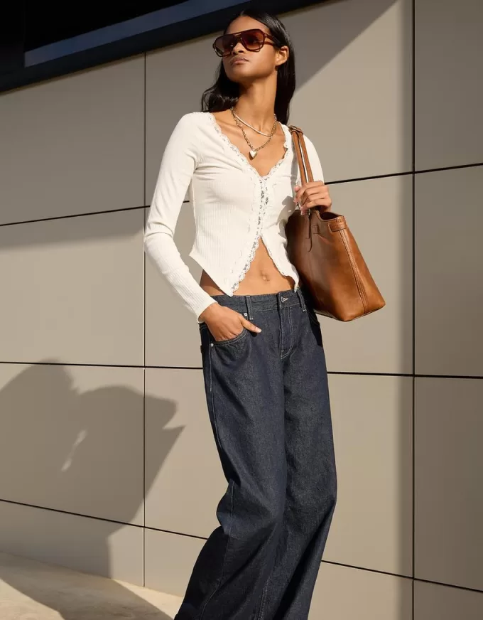 Long sleeve ribbed T-shirt with blonde lace Long sleeve ribbed T-shirt with blonde lace