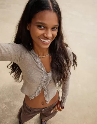 Long sleeve ribbed T-shirt with blonde lace