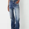 Loose-fit baggy jeans