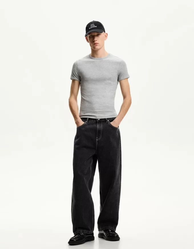 Loose-fit baggy jeans Loose-fit baggy jeans