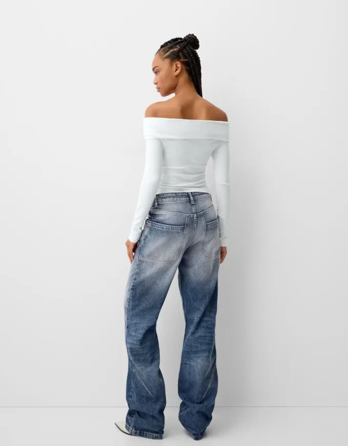 Loose-fit baggy jeans Loose-fit baggy jeans