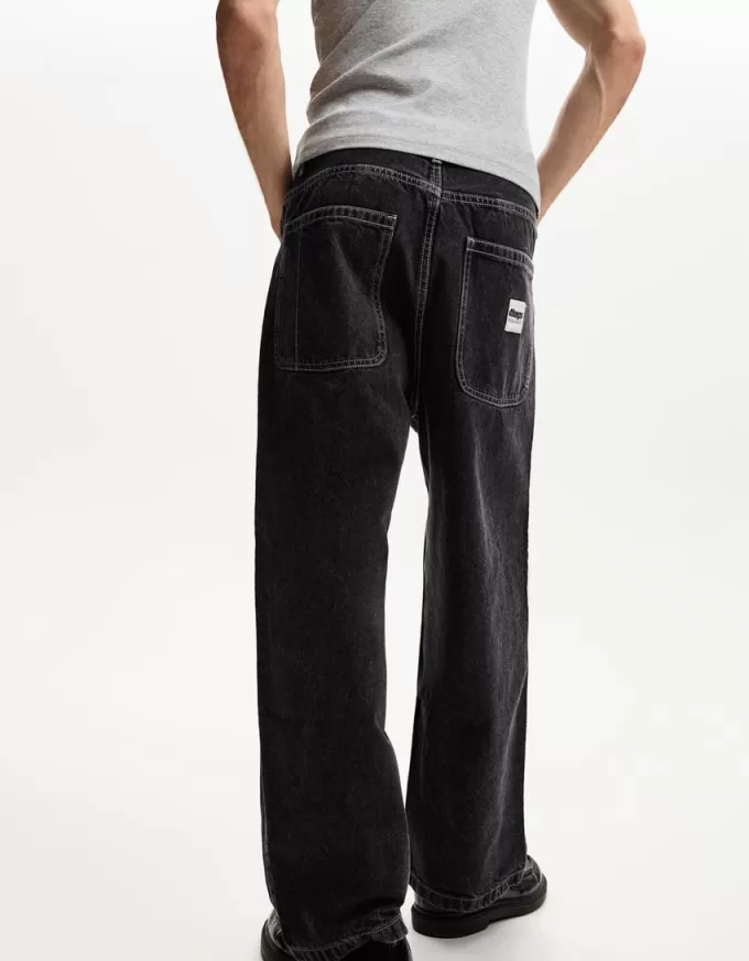 Loose-fit baggy jeans Loose-fit baggy jeans