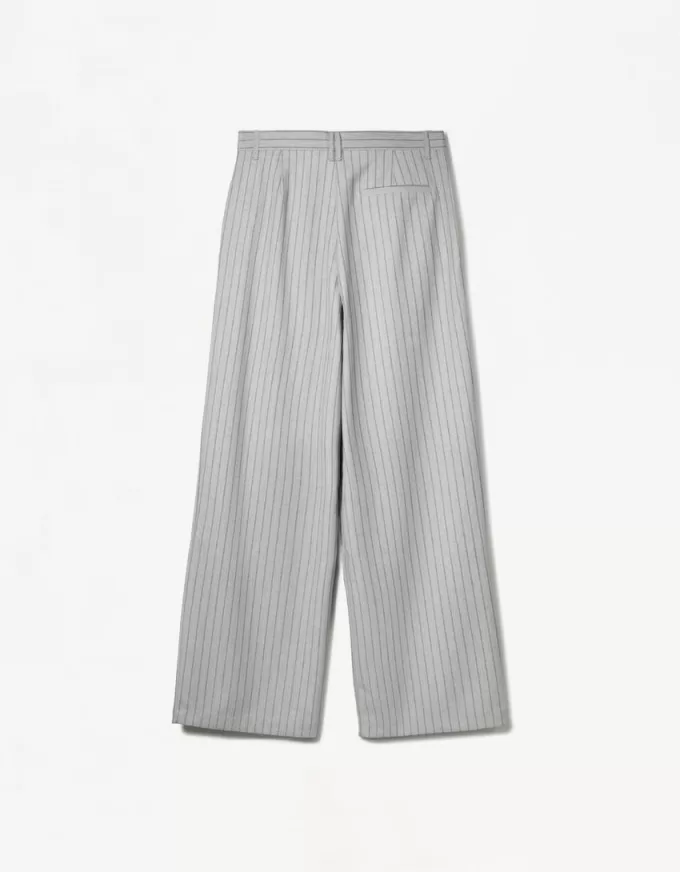 Low-rise baggy pants Low-rise baggy pants