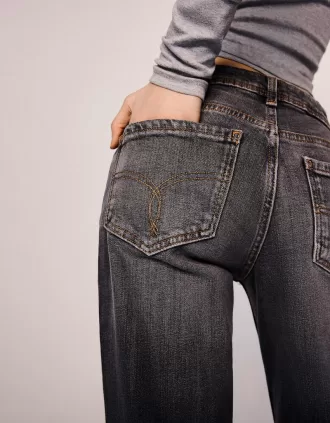 Low waist boot-cut jeans