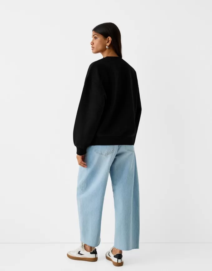Oversize sweatshirt with side pockets
