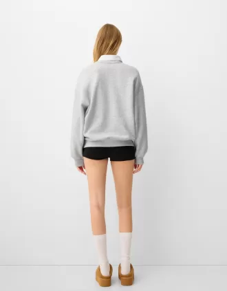 Oversize sweatshirt with side pockets