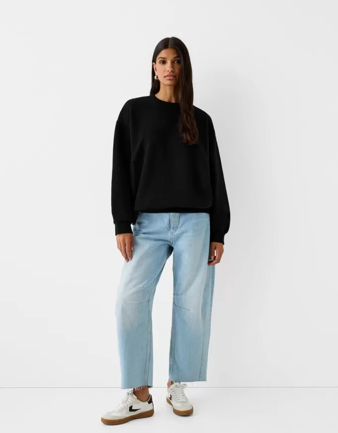 Oversize sweatshirt with side pockets