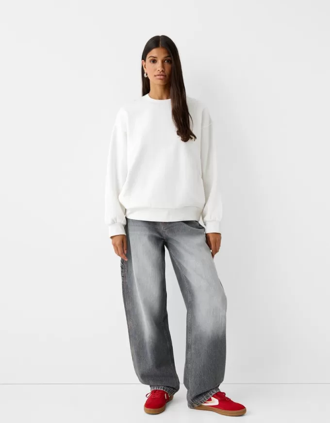 Oversize sweatshirt with side pockets