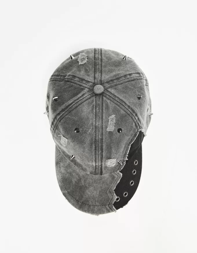 Piercing cap with eyelets Piercing cap with eyelets