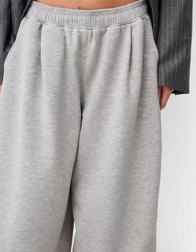 Plush barrel pants with darts