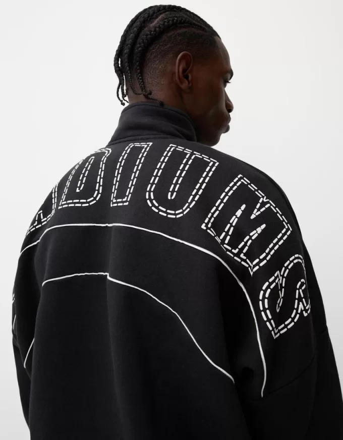 Printed sporty sweatshirt with zipper Printed sporty sweatshirt with zipper