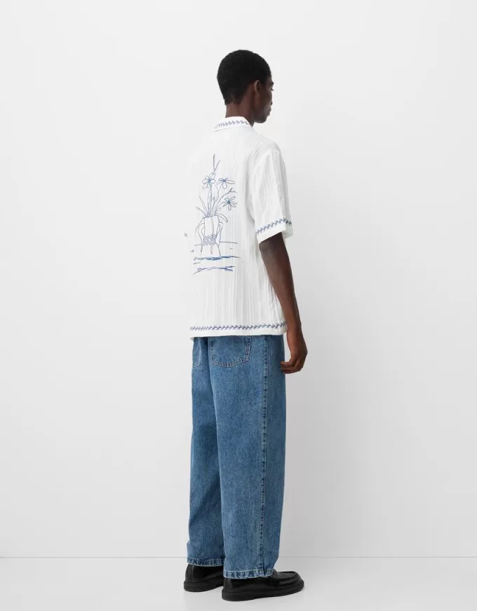 Relaxed fit embroidered short sleeve shirt