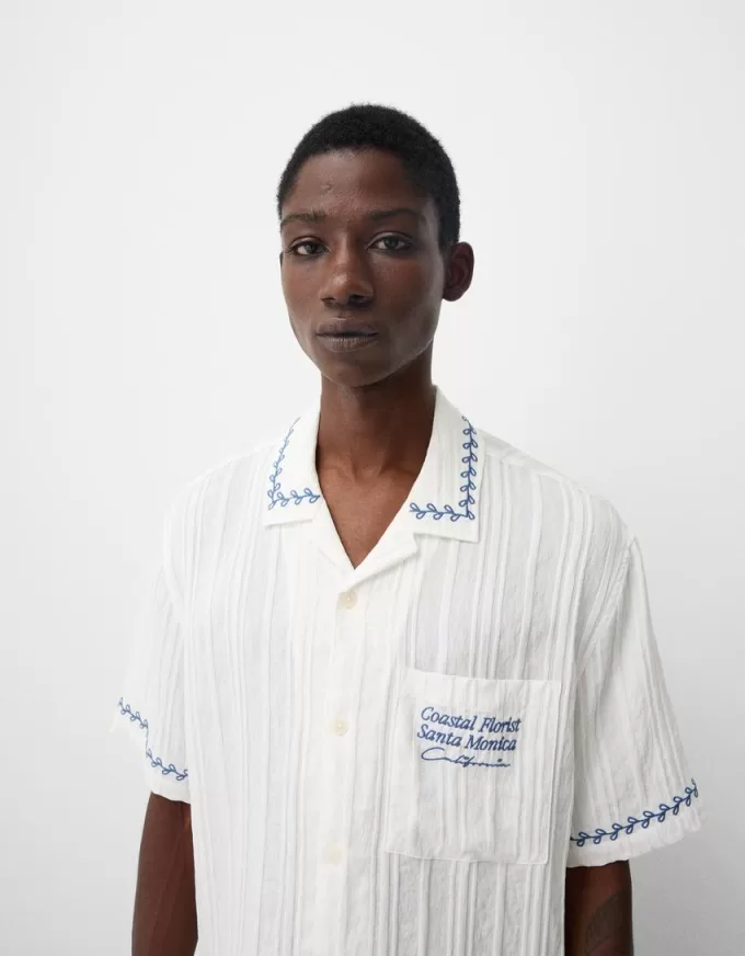 Relaxed fit embroidered short sleeve shirt