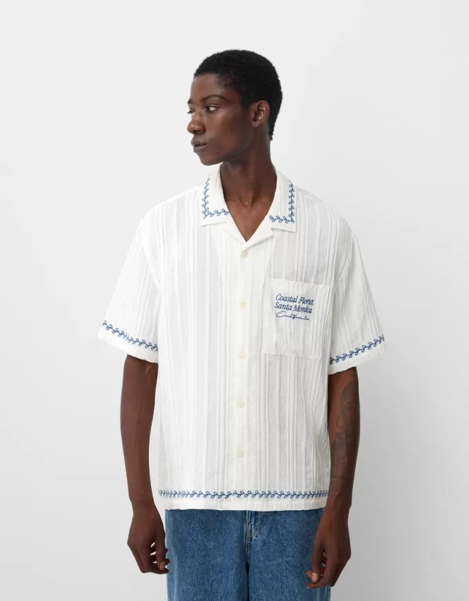 Relaxed fit embroidered short sleeve shirt