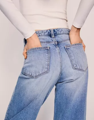 Relaxed fit high-rise mom jeans