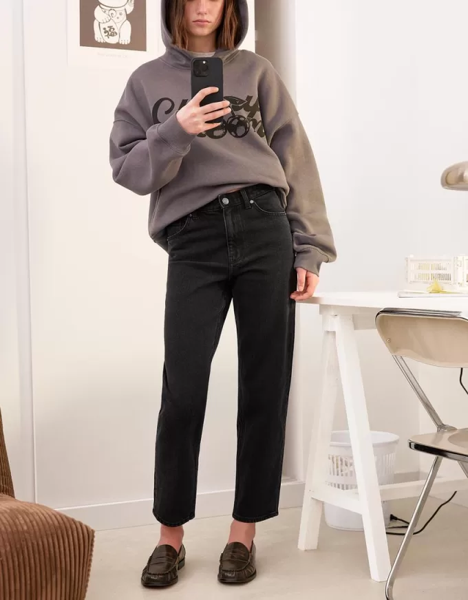 Relaxed fit high-rise mom jeans Relaxed fit high-rise mom jeans