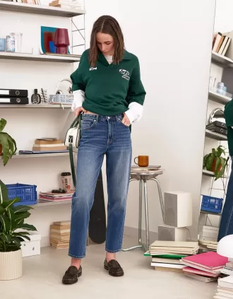 Relaxed fit high-rise mom jeans