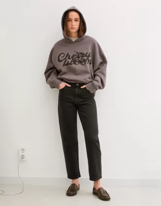 Relaxed fit high-rise mom jeans