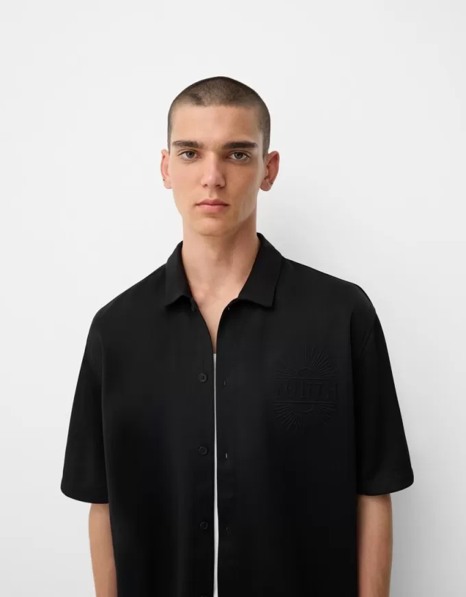 Relaxed fit short sleeve shirt with raised design Relaxed fit short sleeve shirt with raised design