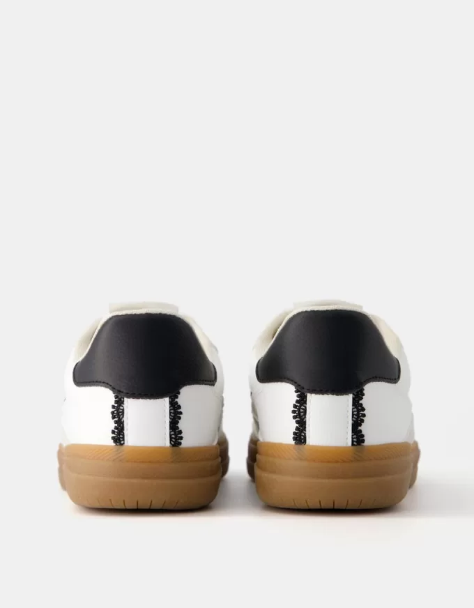 Retro sneakers with lace detail