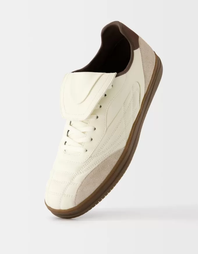 Retro soccer sneakers with tongue Retro soccer sneakers with tongue