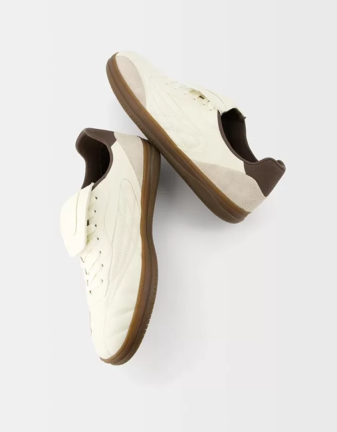 Retro soccer sneakers with tongue Retro soccer sneakers with tongue