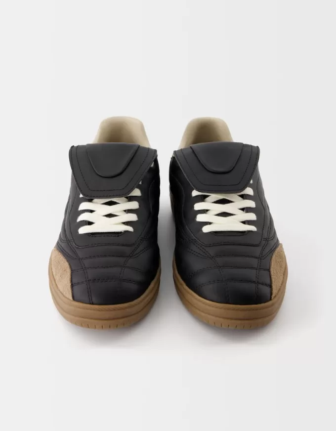 Retro soccer sneakers with tongue Retro soccer sneakers with tongue