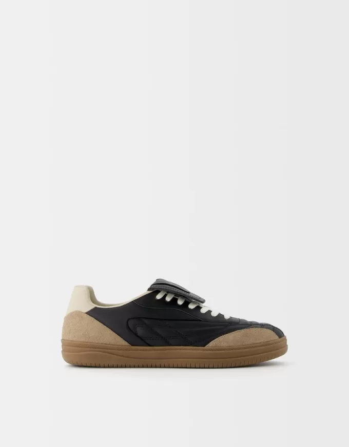 Retro soccer sneakers with tongue Retro soccer sneakers with tongue