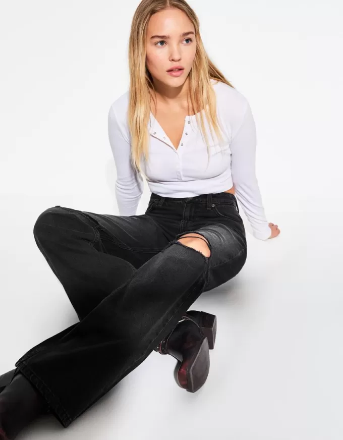 Ripped wide-leg ’90s jeans Ripped wide-leg ’90s jeans