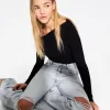 Ripped wide-leg ’90s jeans Ripped wide-leg ’90s jeans