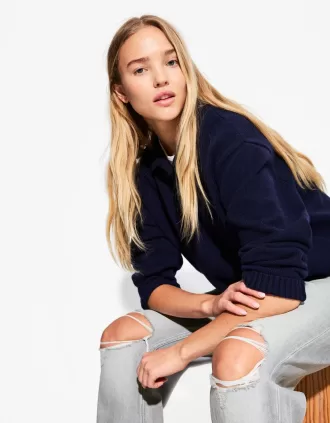 Ripped wide-leg ’90s jeans