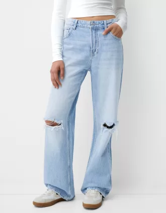 Ripped wide-leg ’90s jeans