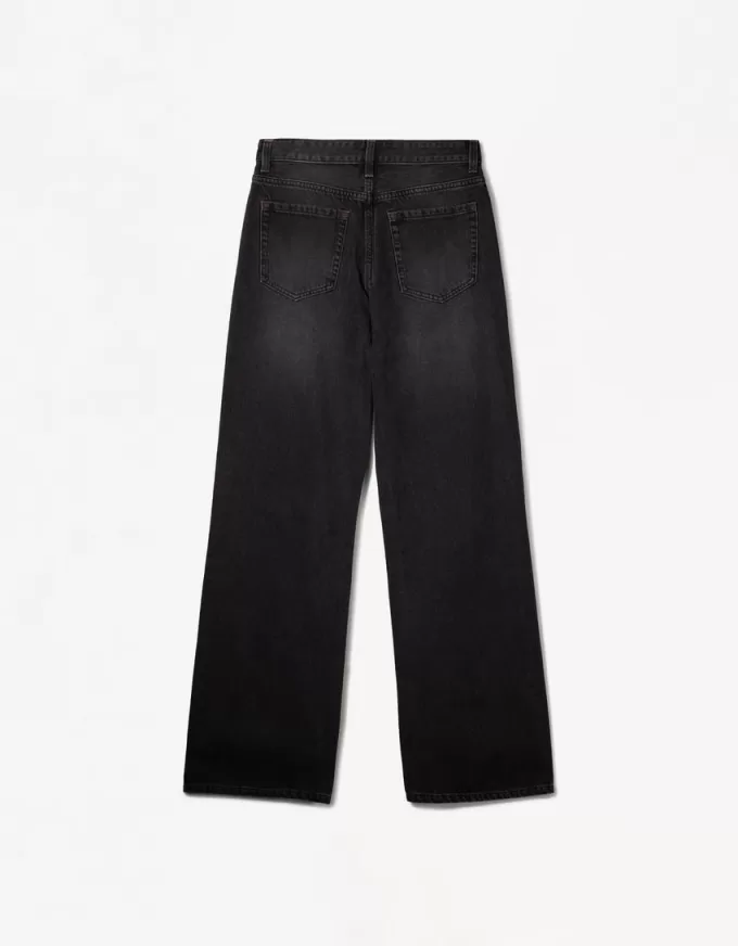 Ripped wide-leg ’90s jeans Ripped wide-leg ’90s jeans