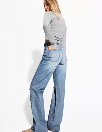 Ripped wide-leg ’90s jeans