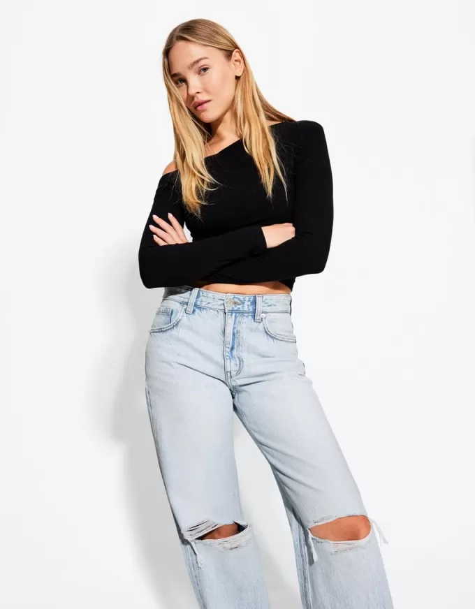 Ripped wide-leg ’90s jeans Ripped wide-leg ’90s jeans