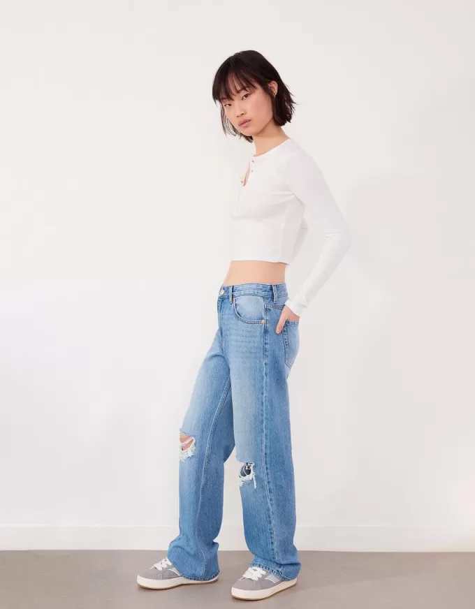 Ripped wide-leg ’90s jeans Ripped wide-leg ’90s jeans