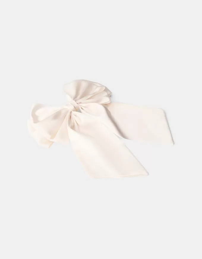 Satin-finish hair clip with bow Satin-finish hair clip with bow