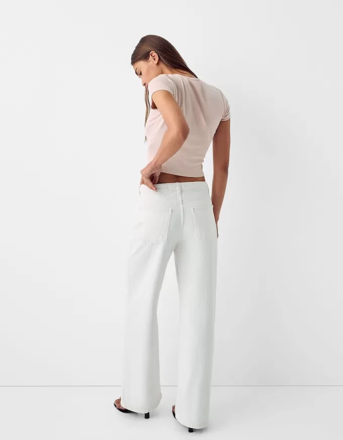 Short sleeve T-shirt with a scoop neck Short sleeve T-shirt with a scoop neck