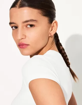 Short sleeve T-shirt with a scoop neck