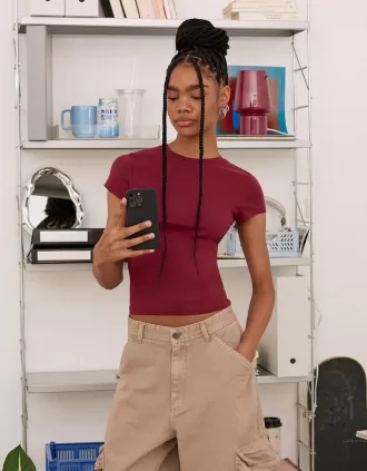 Short sleeve T-shirt with a scoop neck