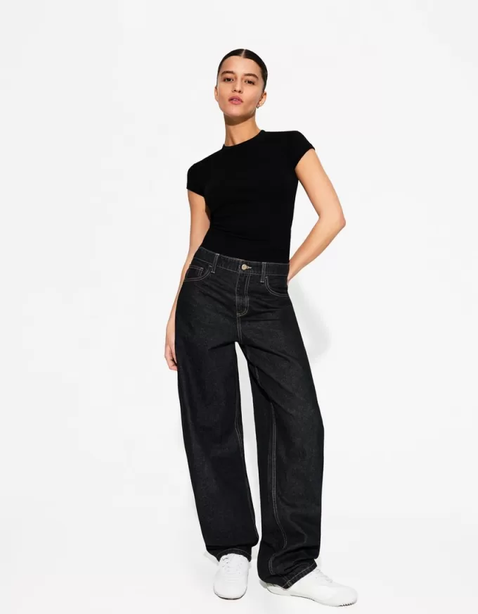 Short sleeve T-shirt with a scoop neck Short sleeve T-shirt with a scoop neck