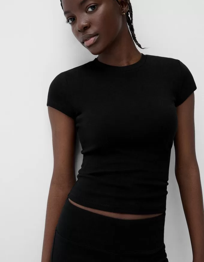 Short sleeve T-shirt with a scoop neck Short sleeve T-shirt with a scoop neck