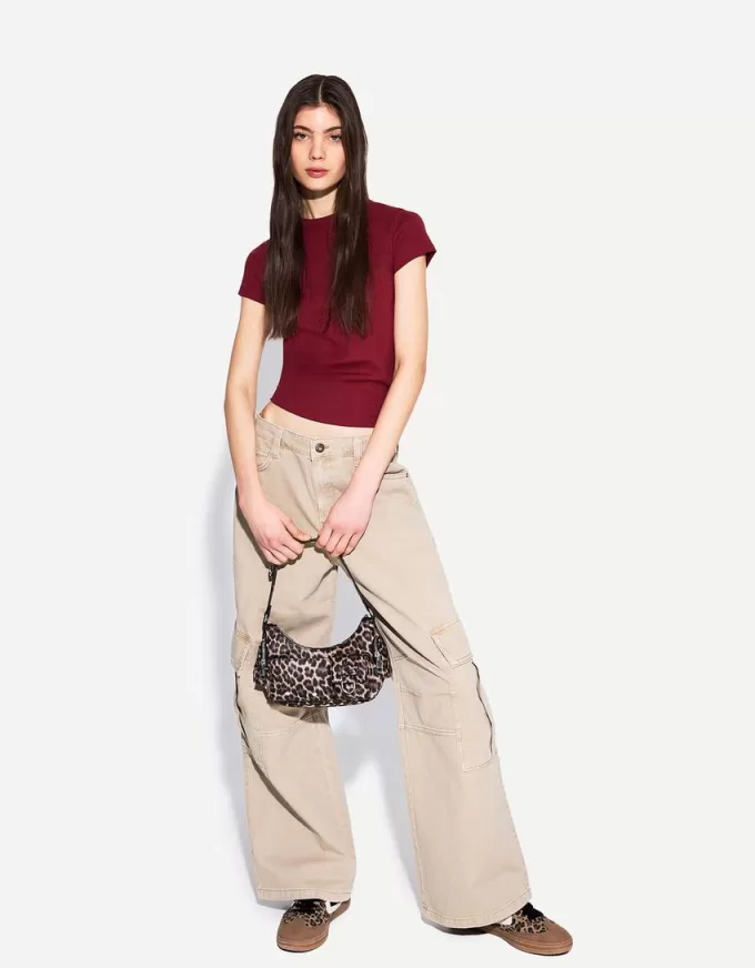 Short sleeve T-shirt with a scoop neck Short sleeve T-shirt with a scoop neck