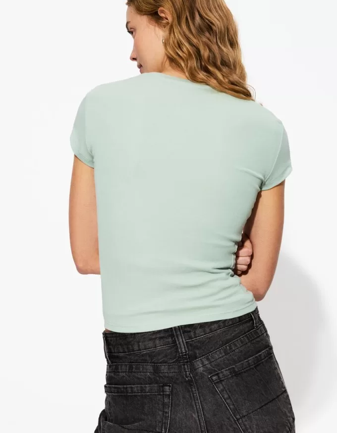 Short sleeve T-shirt with a scoop neck Short sleeve T-shirt with a scoop neck