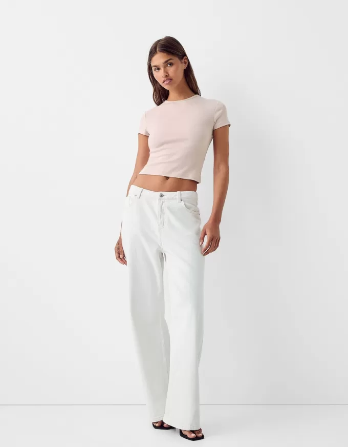 Short sleeve T-shirt with a scoop neck Short sleeve T-shirt with a scoop neck